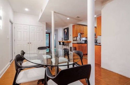Bethesda House | Stylish Spacious Greentree Apartment