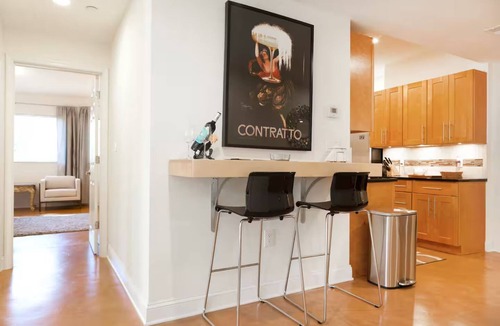 Bethesda House | Stylish Spacious Greentree Apartment