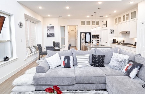 McKinney House | Stylish, Spacious, Modern Townhouse!
