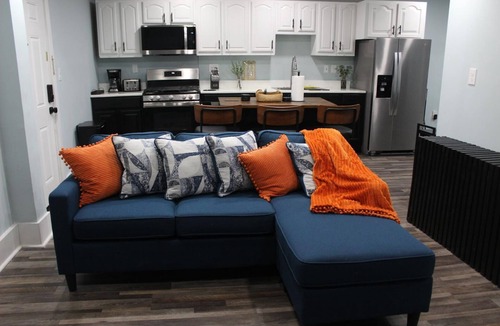 Ampere Apartment | Stylish & Spacious Newark Retreat - Perfect for City Getaways!