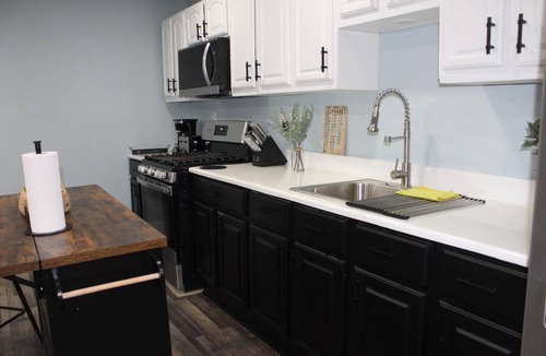 Ampere Apartment | Stylish & Spacious Newark Retreat - Perfect for City Getaways!