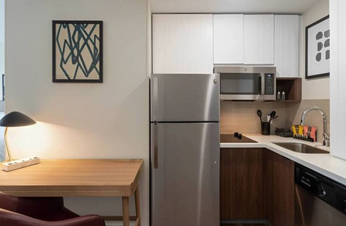 Flowood House | Stylish & Spacious Suite w/ Fully Equipped Kitchen