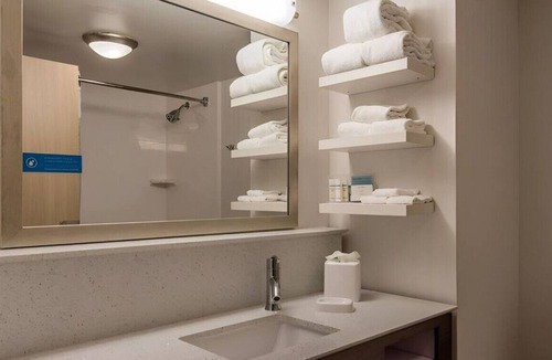 Flowood House | Stylish & Spacious Suite w/ Fully Equipped Kitchen