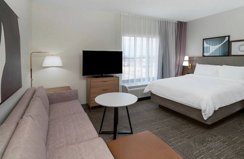 Flowood House | Stylish & Spacious Suite w/ Fully Equipped Kitchen