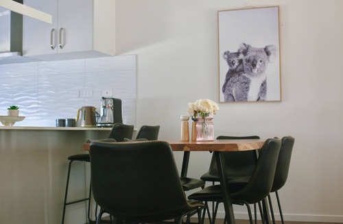 Sandringham House | Stylish & Spacious townhouse