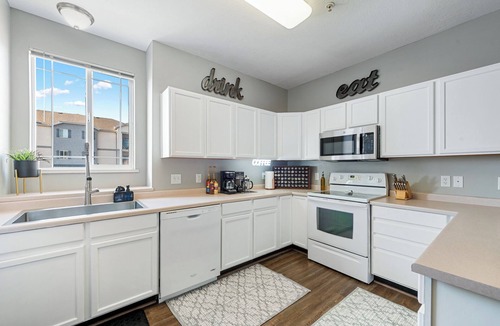 West Jordan Condo | Stylish & Spacious w/King Beds, Mountain Views, Gym, Frwy Access & 2 Balconies!