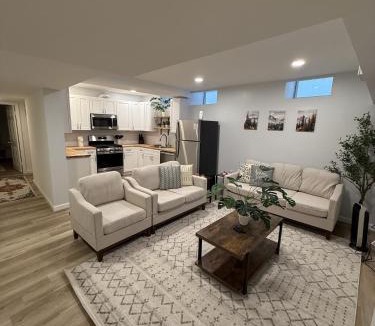 Beverly Apartment | Stylish Stay By Beach & Shops