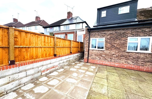 Quinton Apartment | Stylish Stay in Birmingham