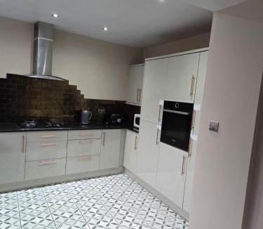 Roundhay House | Stylish stay in Leeds