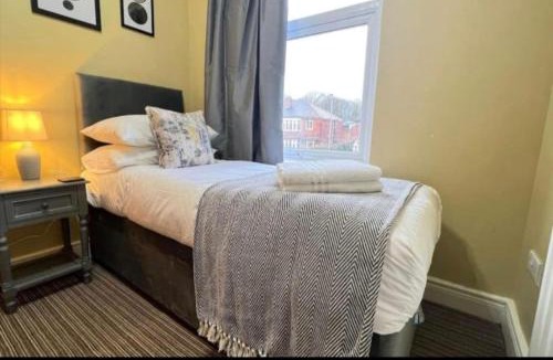 Roundhay House | Stylish stay in Leeds