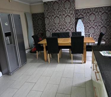 Roundhay House | Stylish stay in Leeds