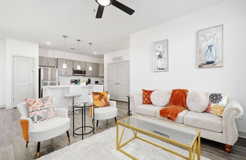 Whitestown Apartment | Stylish Stay | Near Everything!