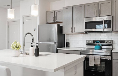 Whitestown Apartment | Stylish Stay | Near Everything!
