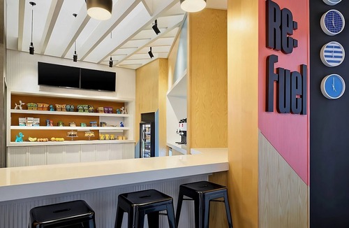 Portland House | Stylish Stay | Savor Seafood & Explore Portland’s History!