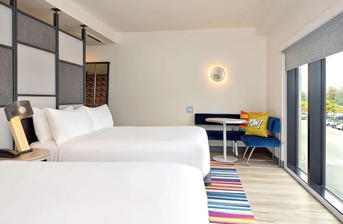 Portland Hotel | Stylish Stay | Savor Seafood & Explore Portland’s History!