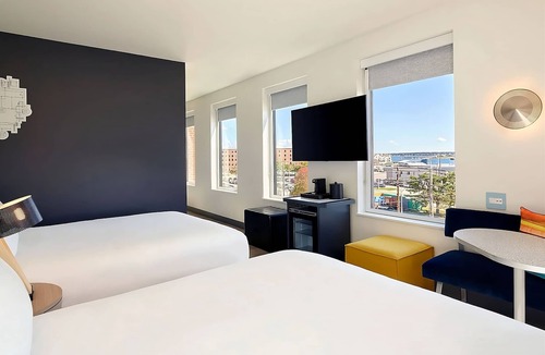 Portland Hotel | Stylish Stay | Savor Seafood & Explore Portland’s History!