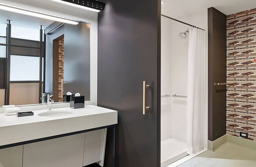 Portland Hotel | Stylish Stay | Savor Seafood & Explore Portland’s History!