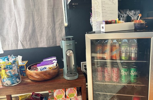 Palisades Park Apartment | Stylish Stay, Steps to NYC - ROOM