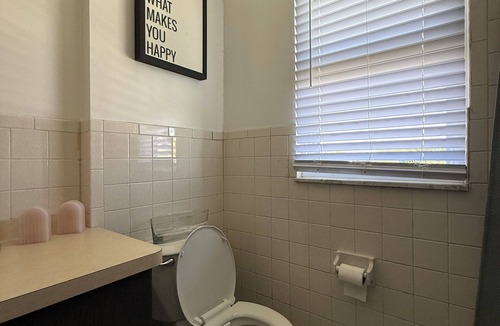 Palisades Park Apartment | Stylish Stay, Steps to NYC - ROOM