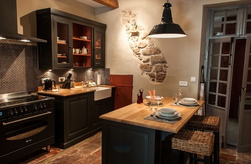 Pezenas House | Stylish Stone Townhouse: Private Roof Terrace, Parking, Air Conditioning
