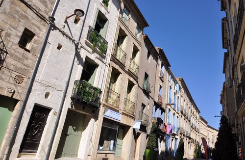 Pezenas House | Stylish Stone Townhouse: Private Roof Terrace, Parking, Air Conditioning