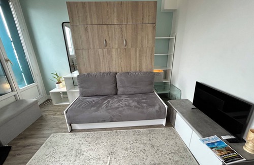 Pere Lachaise Apartment | Stylish Studio 12 Min from Republique