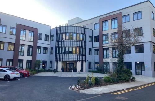 Barnt Green Apartment | Stylish studio apartment