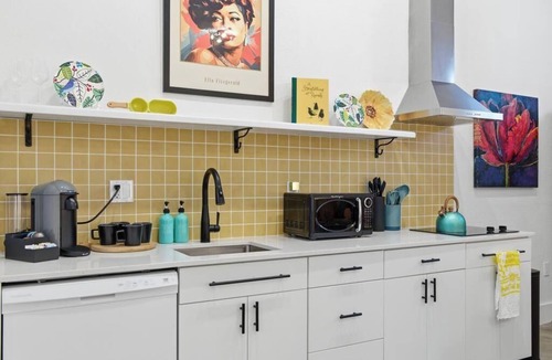 Downtown Jacksonville Apartment | Stylish Studio at the Raven Pool OnSite Parking