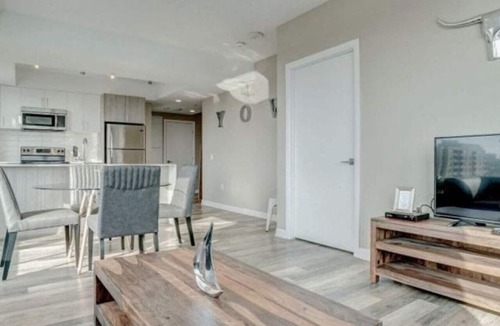 Ottawa Division Apartment | Stylish Studio Escape near Suya Palace with Terrace