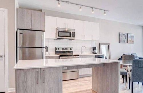 Ottawa Division Apartment | Stylish Studio Escape near Suya Palace with Terrace
