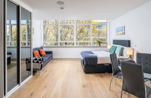 Tottenham Green Apartment | Stylish studio flat in London