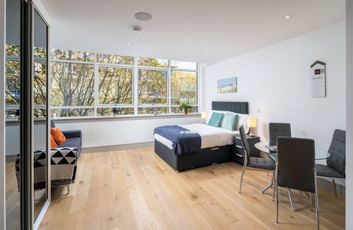 Tottenham Green Apartment | Stylish studio flat in London