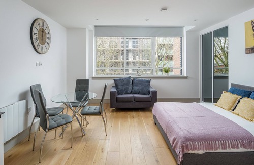 Tottenham Green Apartment | Stylish Studio Flat In Seven Sisters