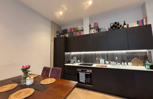 Hackney Apartment | Stylish Studio in Hackney with Private Terrace