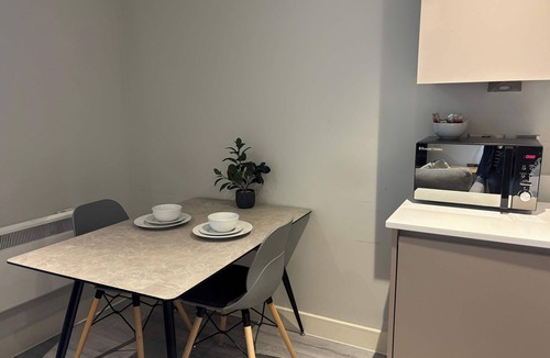 Bracknell Apartment | Stylish Studio in Bracknell with free Parking