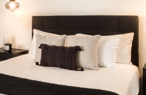 Centro Apartment | Stylish Studio: Lounge w/Games, Rooftop & Gym+Fire Pit