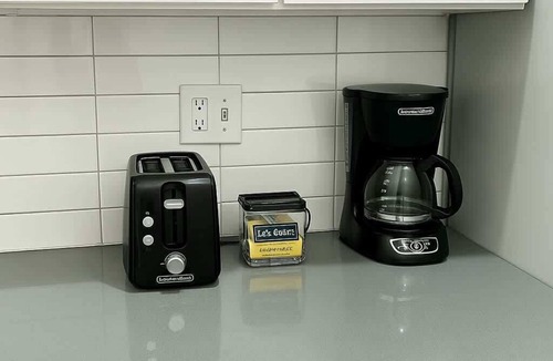 Lake View East Apartment | Stylish Studio near Boystown