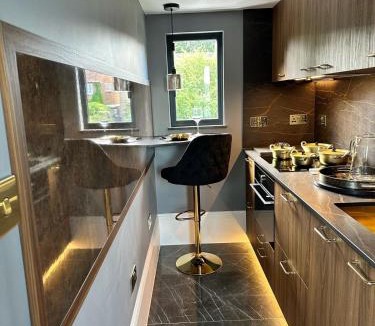 Knight's Hill Apartment | Stylish studio Near central