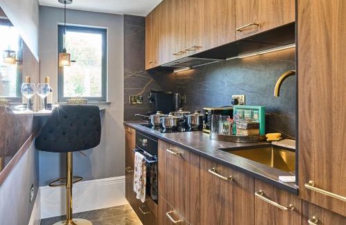 Knight's Hill Apartment | Stylish studio Near central