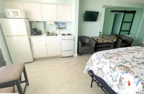 Bostwick Park Apartment | Stylish Studio Ocean View