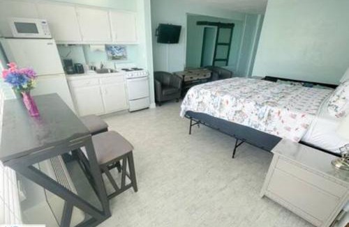 Bostwick Park Apartment | Stylish Studio Ocean View