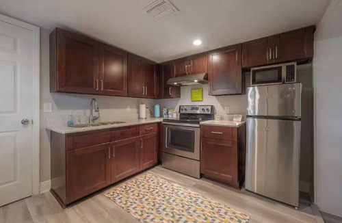 Old Seminole Heights Apartment | Stylish Studio Prime Spot 10 Mins to Downtown!