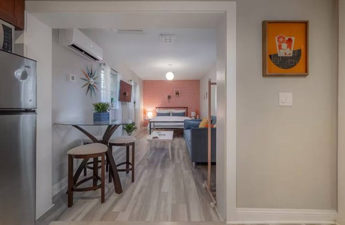 Old Seminole Heights Apartment | Stylish Studio Prime Spot 10 Mins to Downtown!