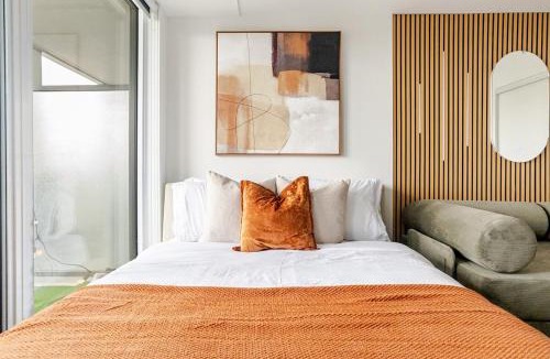 Garden District Apartment | Stylish Studio Sleeps 4 with Balcony by Eaton Centre