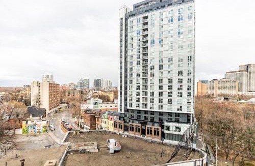 Garden District Apartment | Stylish Studio Sleeps 4 with Balcony by Eaton Centre