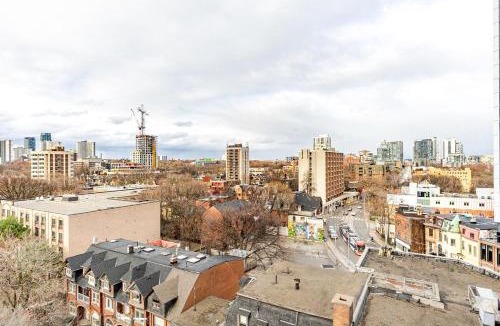 Garden District Apartment | Stylish Studio Sleeps 4 with Balcony by Eaton Centre