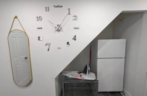 Cote-Des-Neiges—Notre-Dame-De-Grace Apartment | Stylish Studio, Steps to Transit