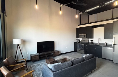 Bird City Apartment | Stylish Studio Style, 1 Bed-1Bath in Bird City Kansas