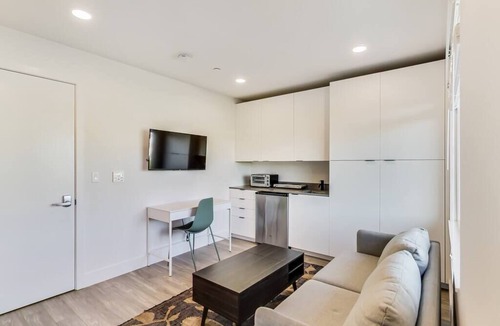 West Oakland Apartment | Stylish Studio Suite in West Oakland