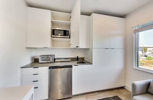 West Oakland Apartment | Stylish Studio Suite in West Oakland